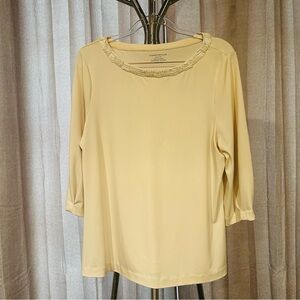 Lovely off white Charter club blouse with 3/4 sleeves.‎ 
Great condition.